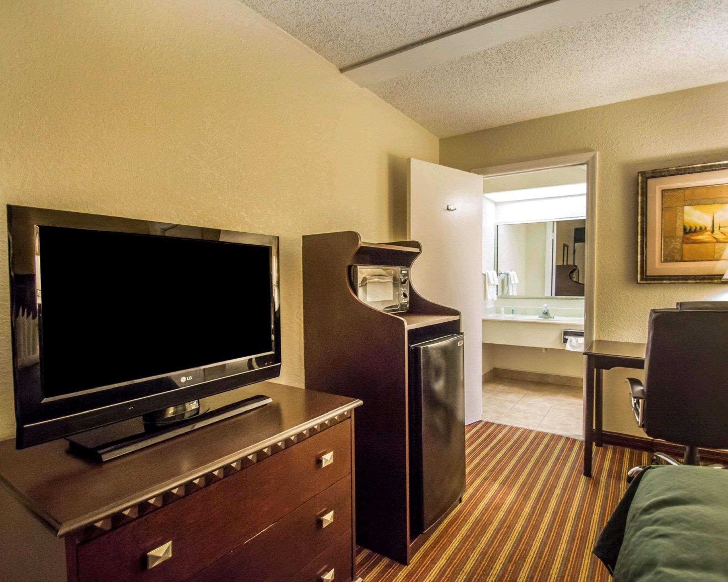 Quality Inn & Suites At Tropicana Field St. Petersburg Luaran gambar