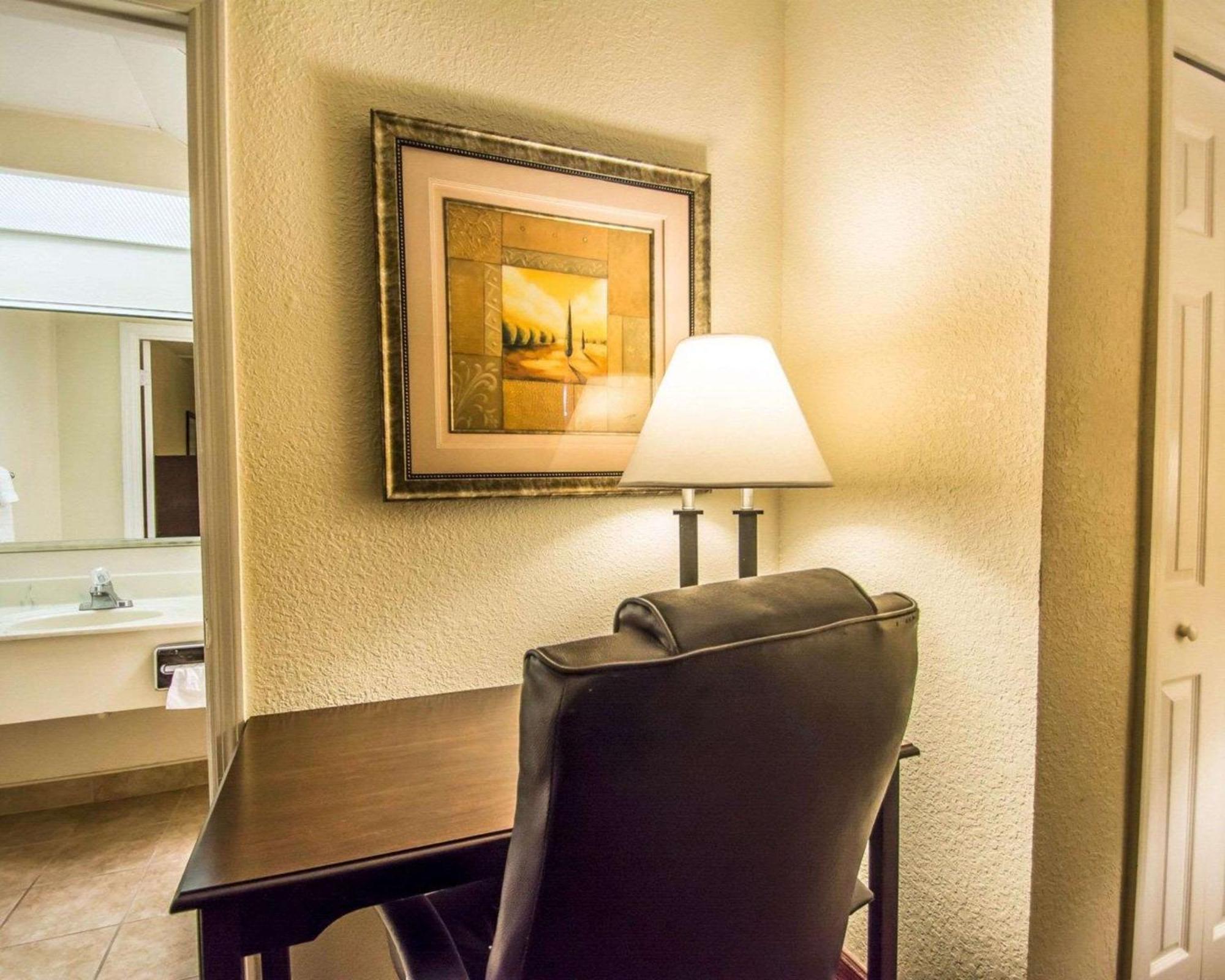 Quality Inn & Suites At Tropicana Field St. Petersburg Luaran gambar