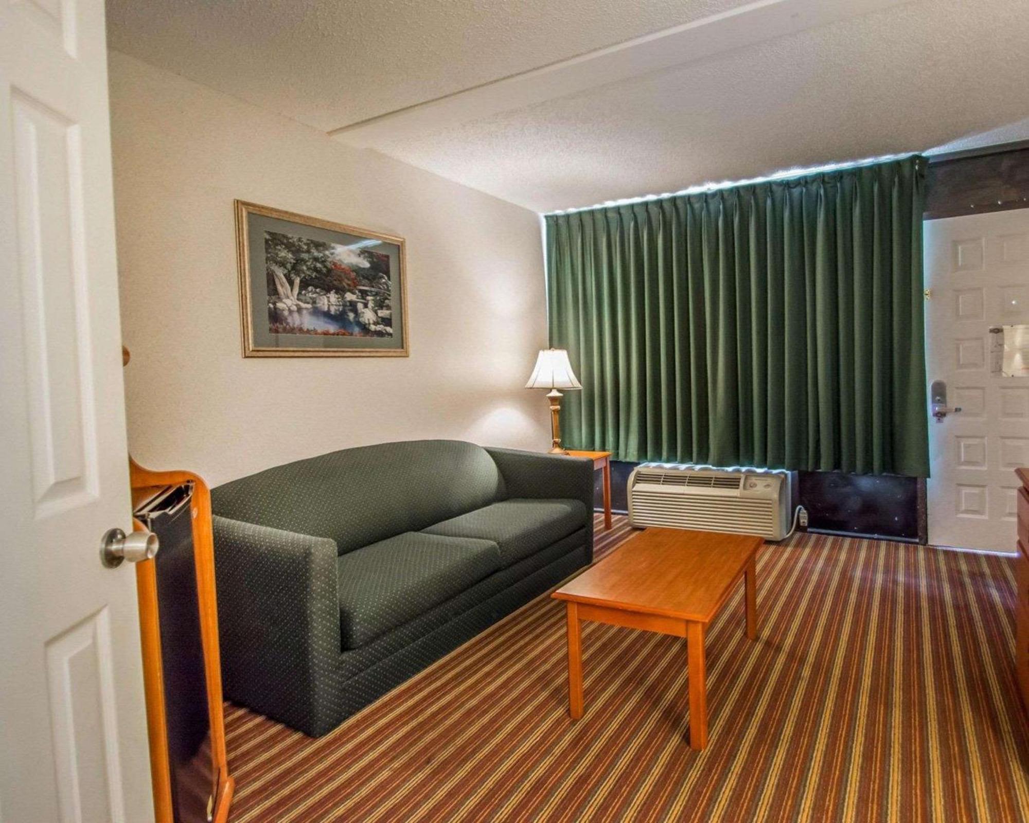 Quality Inn & Suites At Tropicana Field St. Petersburg Luaran gambar