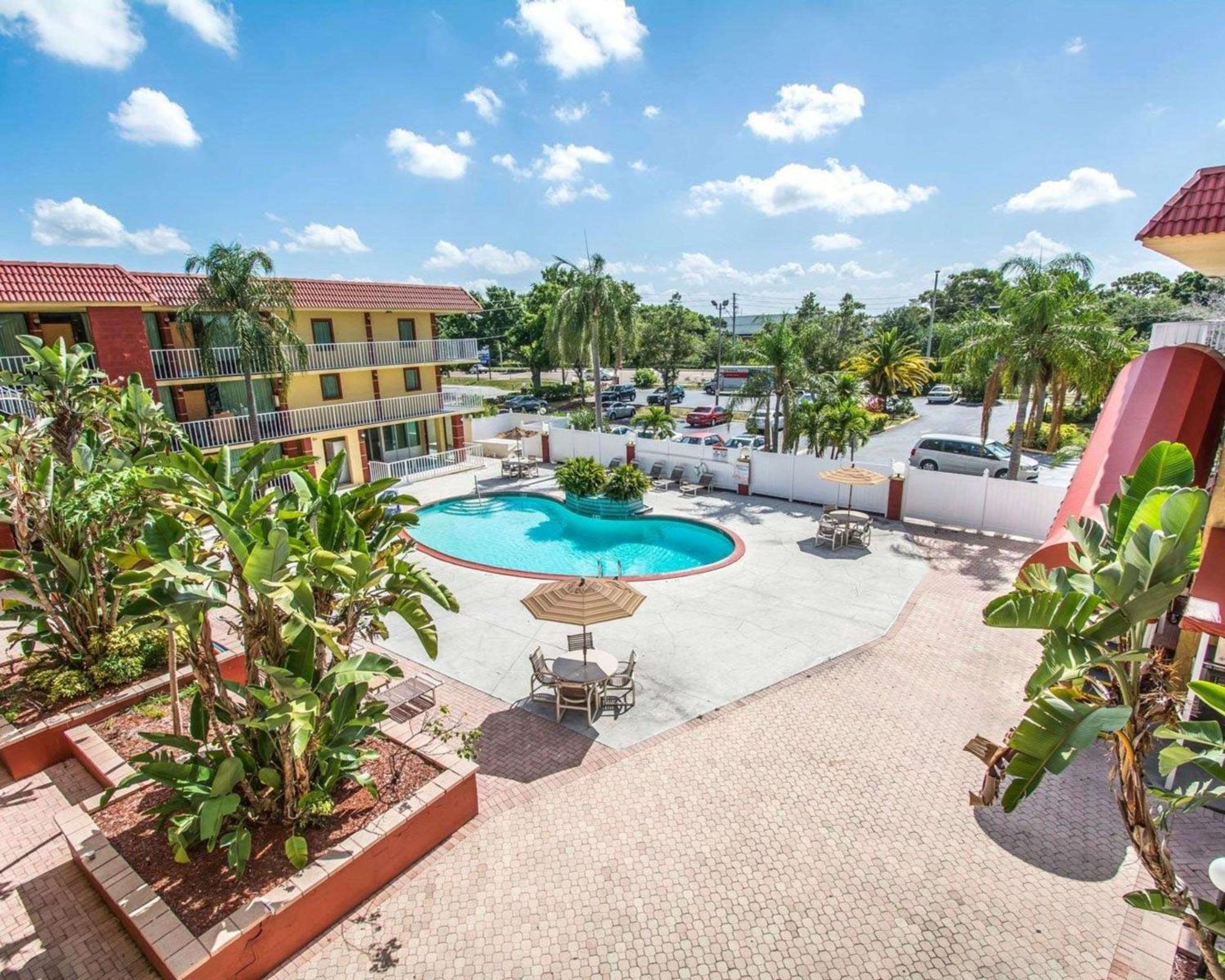 Quality Inn & Suites At Tropicana Field St. Petersburg Luaran gambar