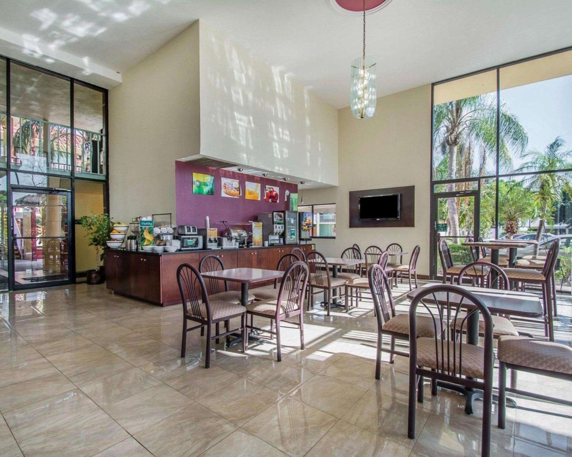 Quality Inn & Suites At Tropicana Field St. Petersburg Luaran gambar