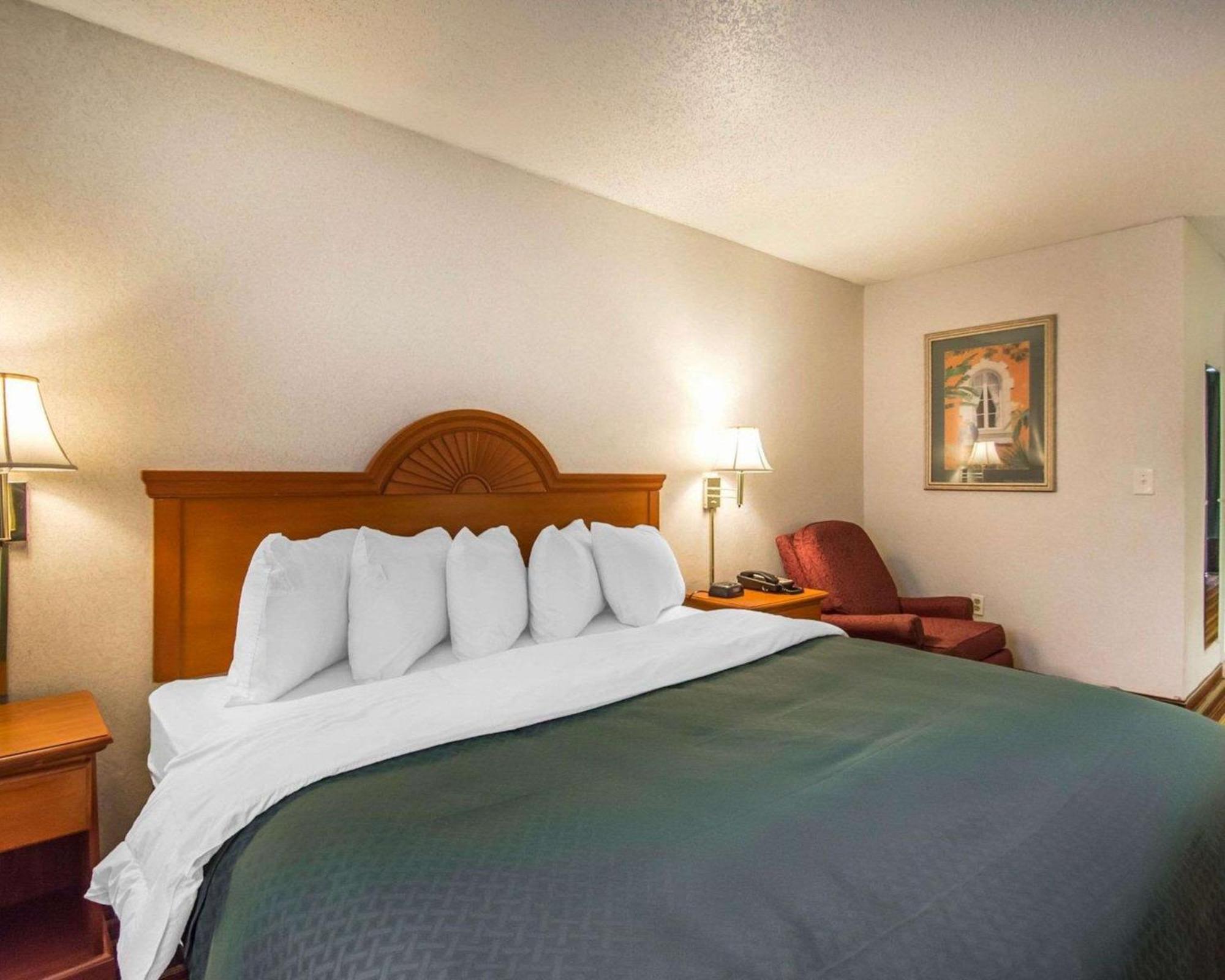 Quality Inn & Suites At Tropicana Field St. Petersburg Luaran gambar