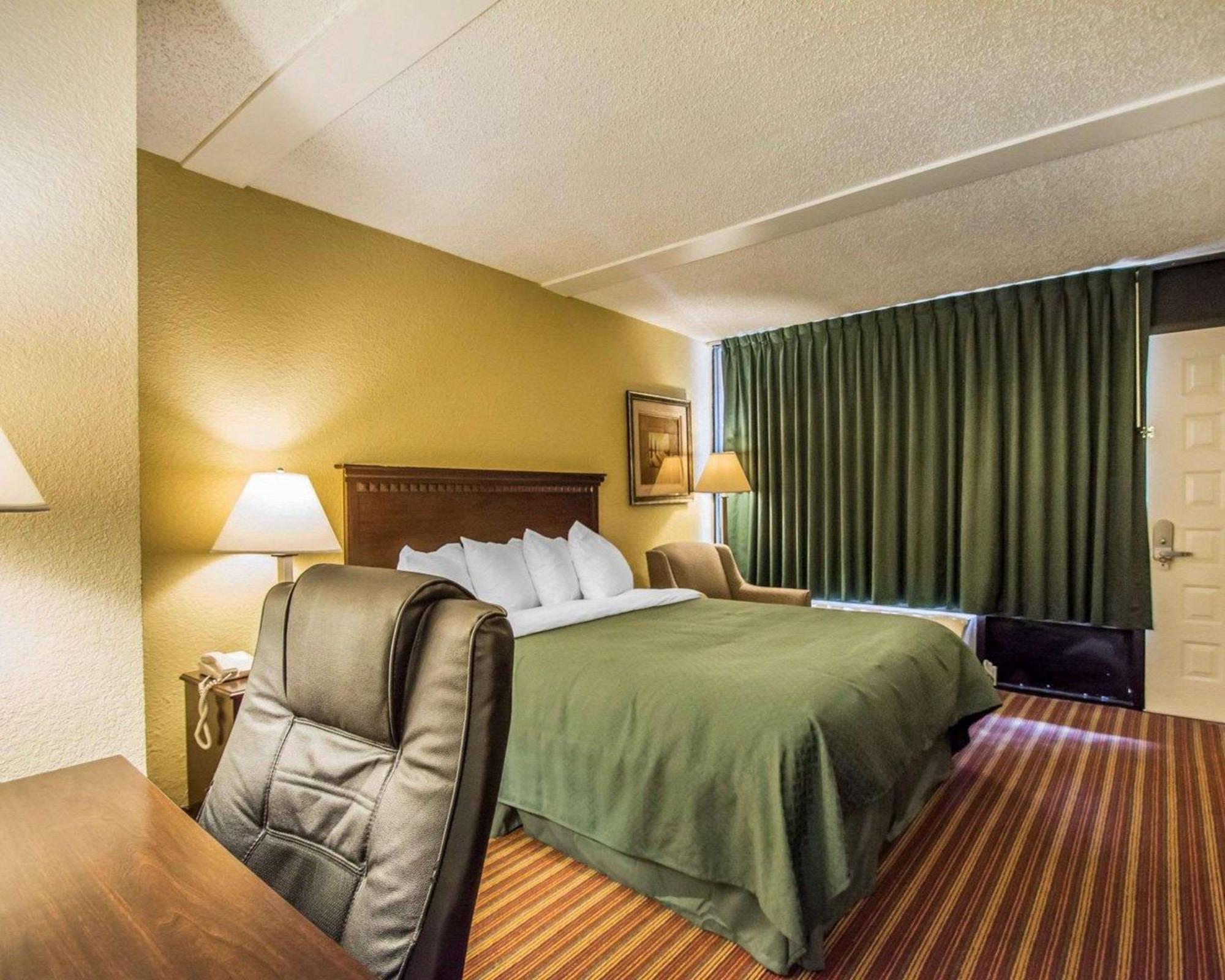 Quality Inn & Suites At Tropicana Field St. Petersburg Luaran gambar