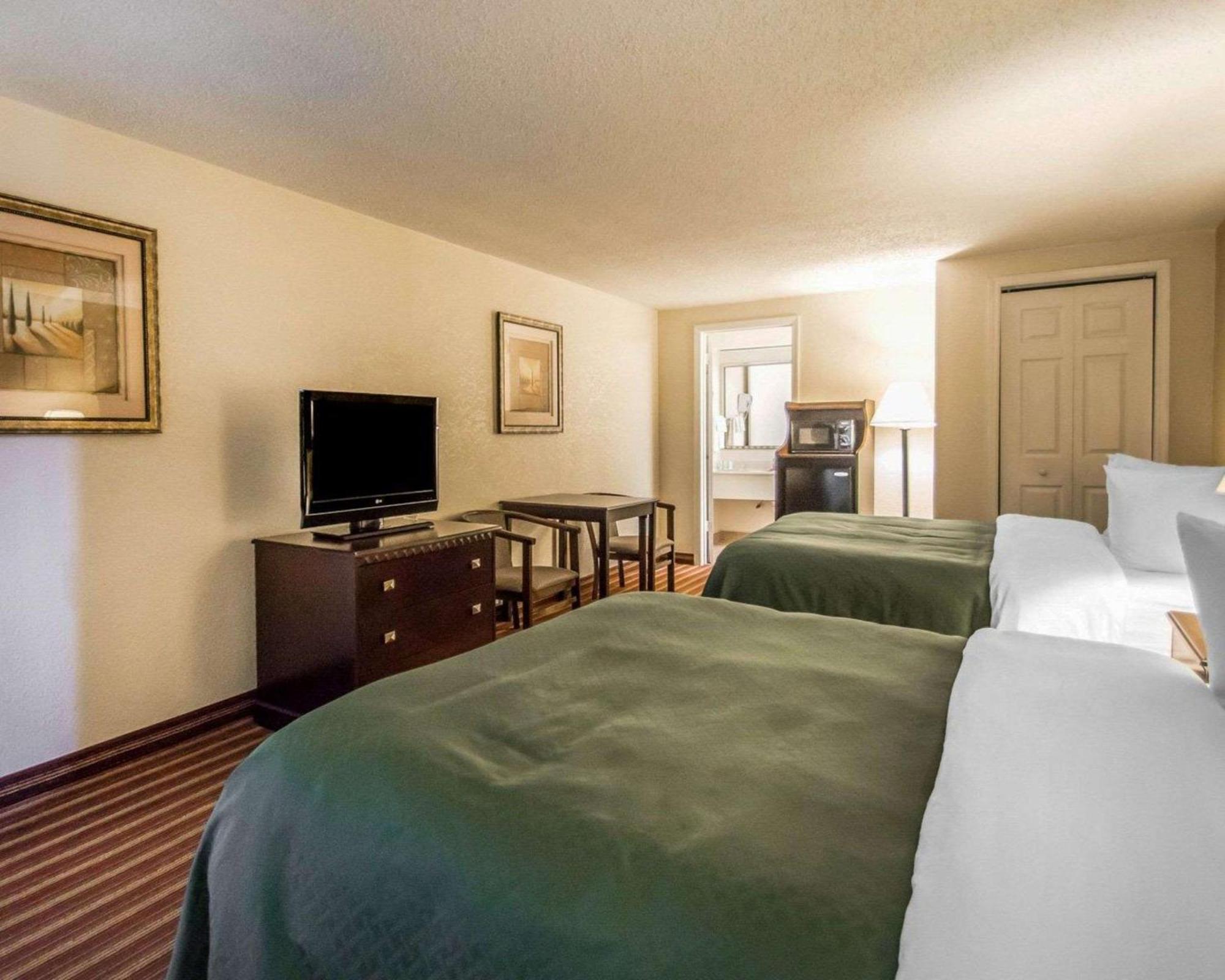 Quality Inn & Suites At Tropicana Field St. Petersburg Luaran gambar
