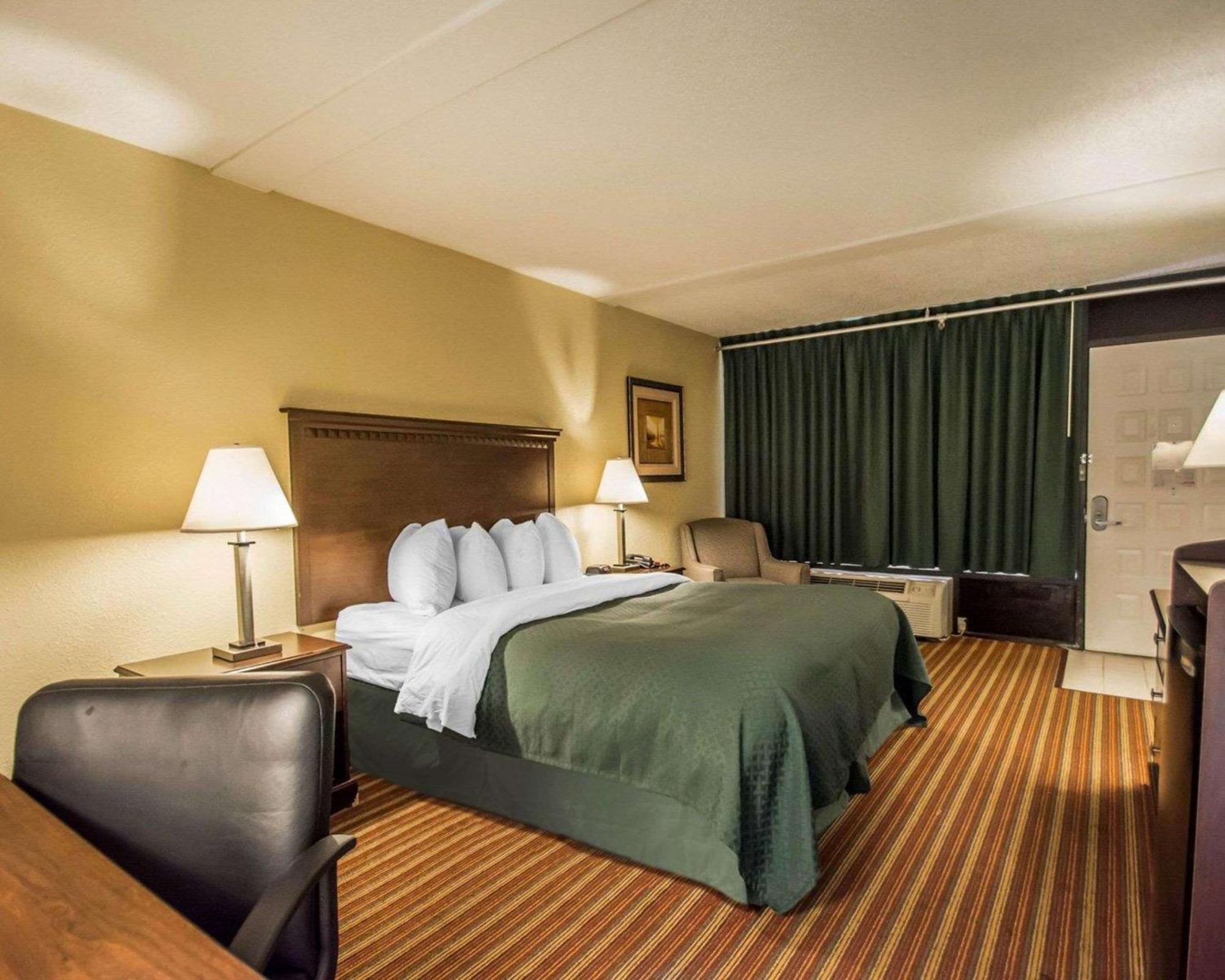 Quality Inn & Suites At Tropicana Field St. Petersburg Luaran gambar