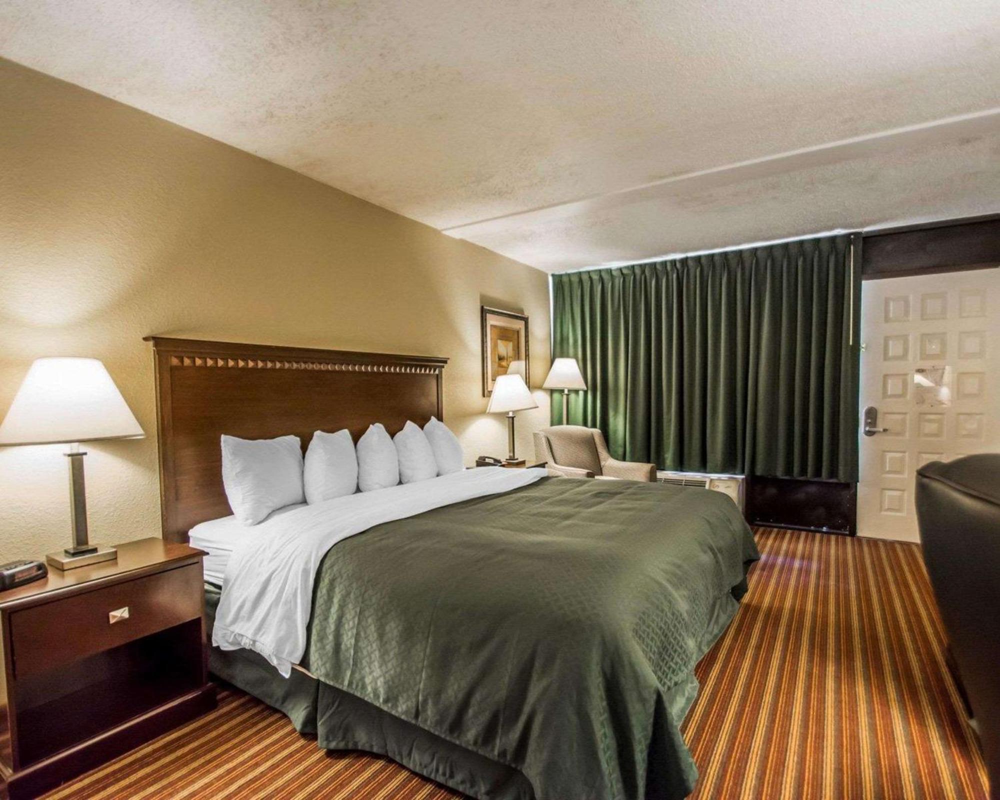 Quality Inn & Suites At Tropicana Field St. Petersburg Luaran gambar