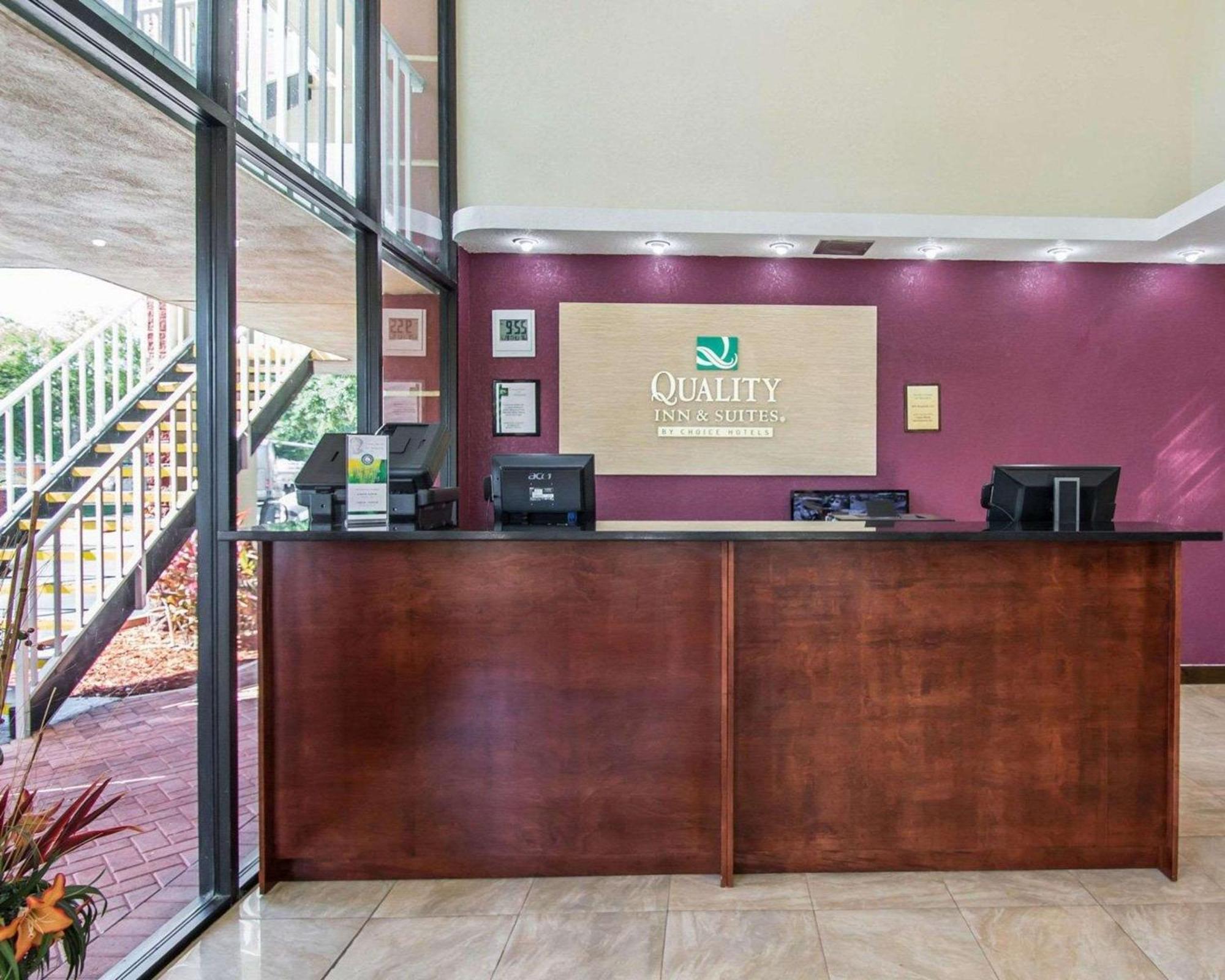 Quality Inn & Suites At Tropicana Field St. Petersburg Luaran gambar