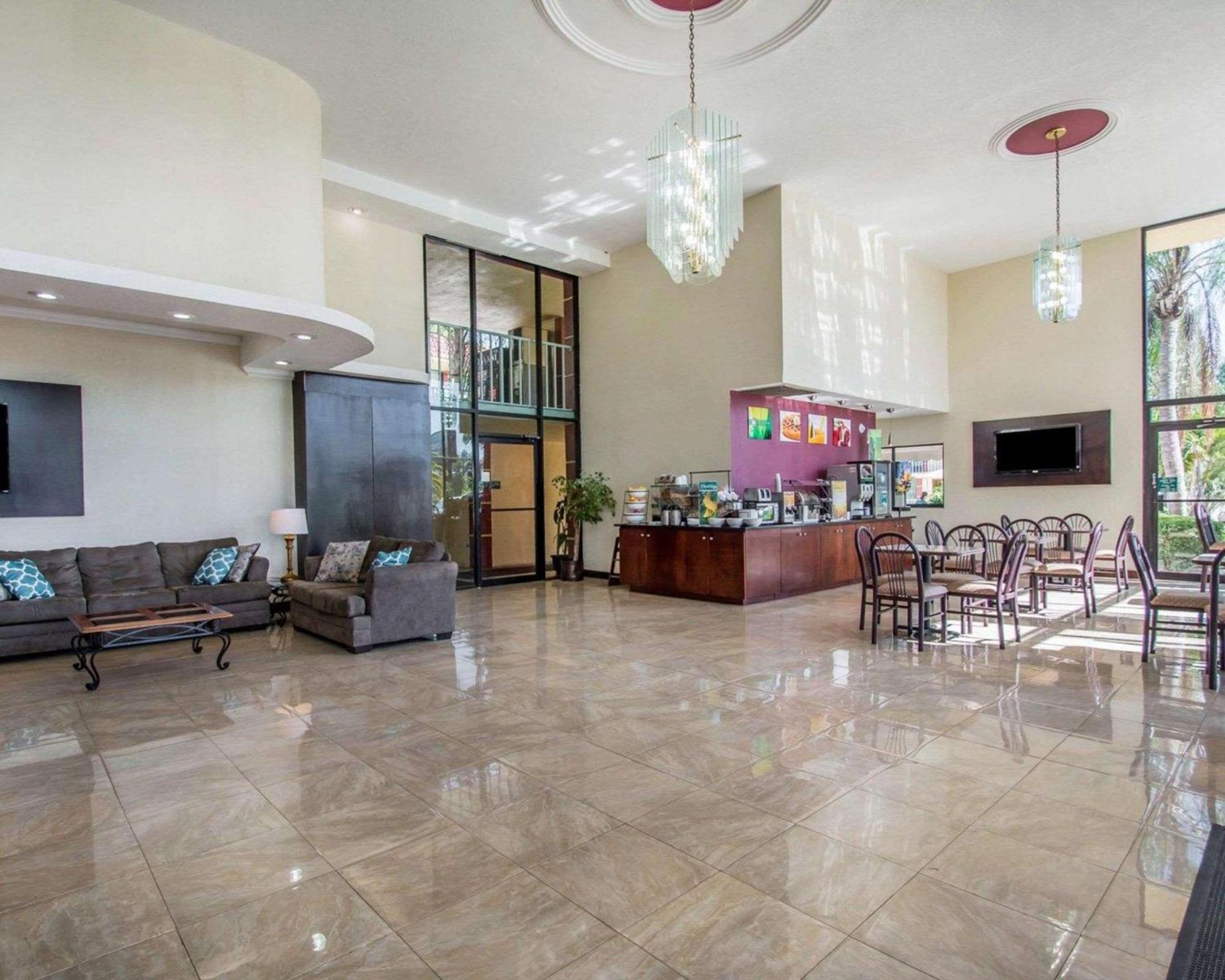 Quality Inn & Suites At Tropicana Field St. Petersburg Luaran gambar